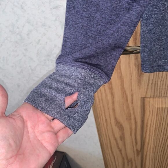 NWOT Women’s Avia medium lightweight blue hoodie - Picture 3 of 9